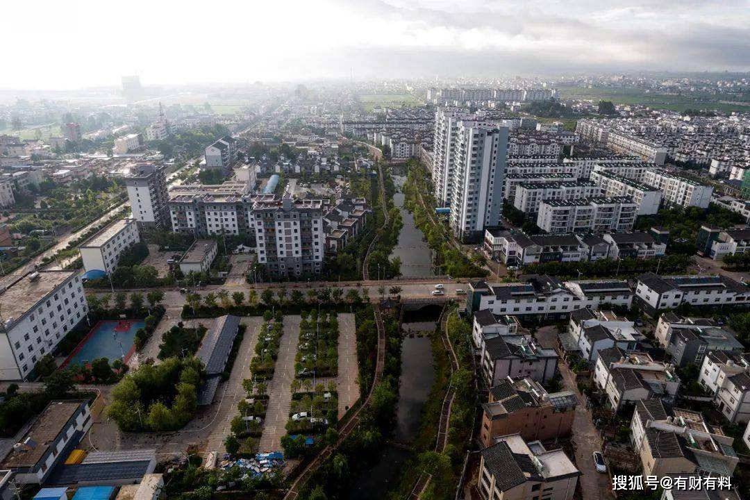 原创 县城买房和农村盖房，10年后，哪种选择才是正确的？答案已清晰4