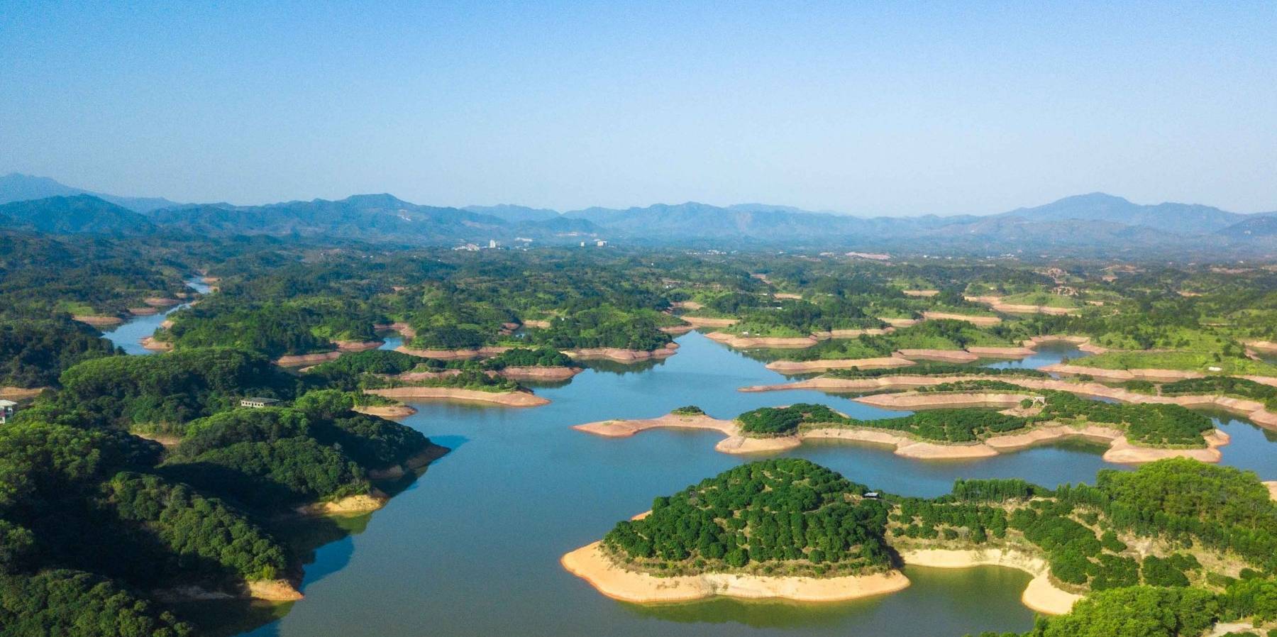 原创 广东也有个“千岛湖”,湖光山色两相宜,景色优美宛如世外桃源!10