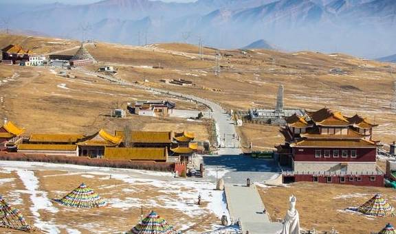 原创 青海湖旅行必经的美景之一,在这里可同时看见太阳和月亮,好神奇11