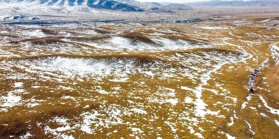 原创 青海湖旅行必经的美景之一,在这里可同时看见太阳和月亮,好神奇4