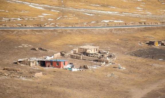 原创 青海湖旅行必经的美景之一,在这里可同时看见太阳和月亮,好神奇7