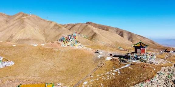 原创 青海湖旅行必经的美景之一,在这里可同时看见太阳和月亮,好神奇8