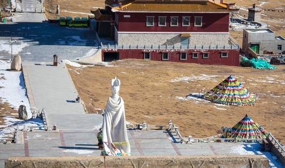 原创 青海湖旅行必经的美景之一,在这里可同时看见太阳和月亮,好神奇16