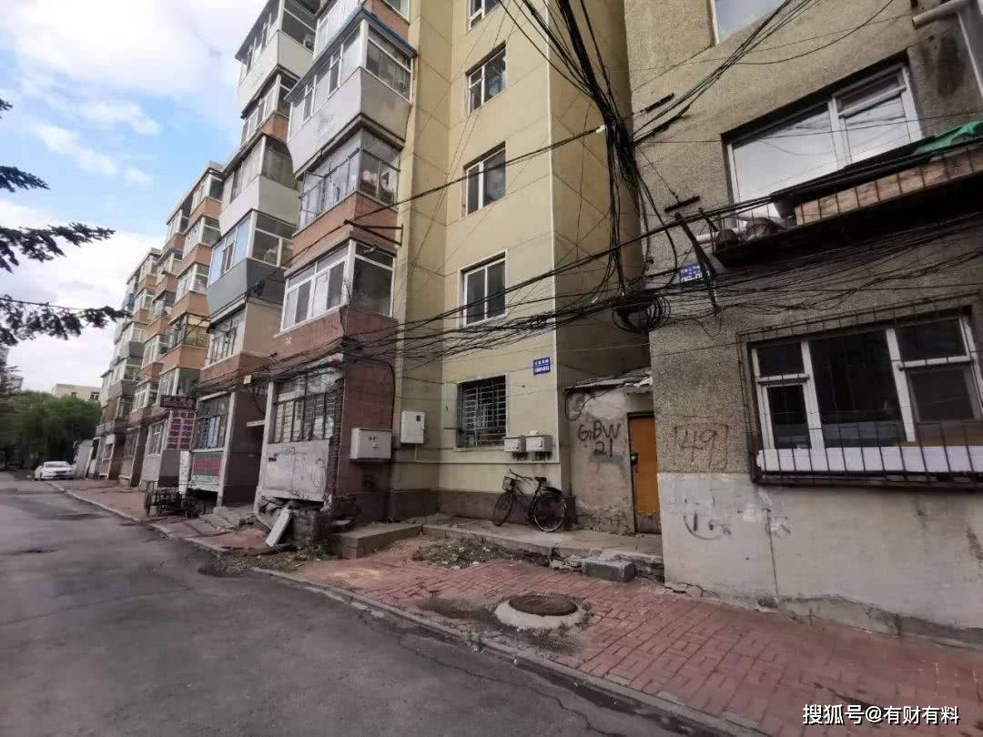 原创 第一批“老破小”已满70年,房子要怎么处理?“翻新修缮”能行吗?2