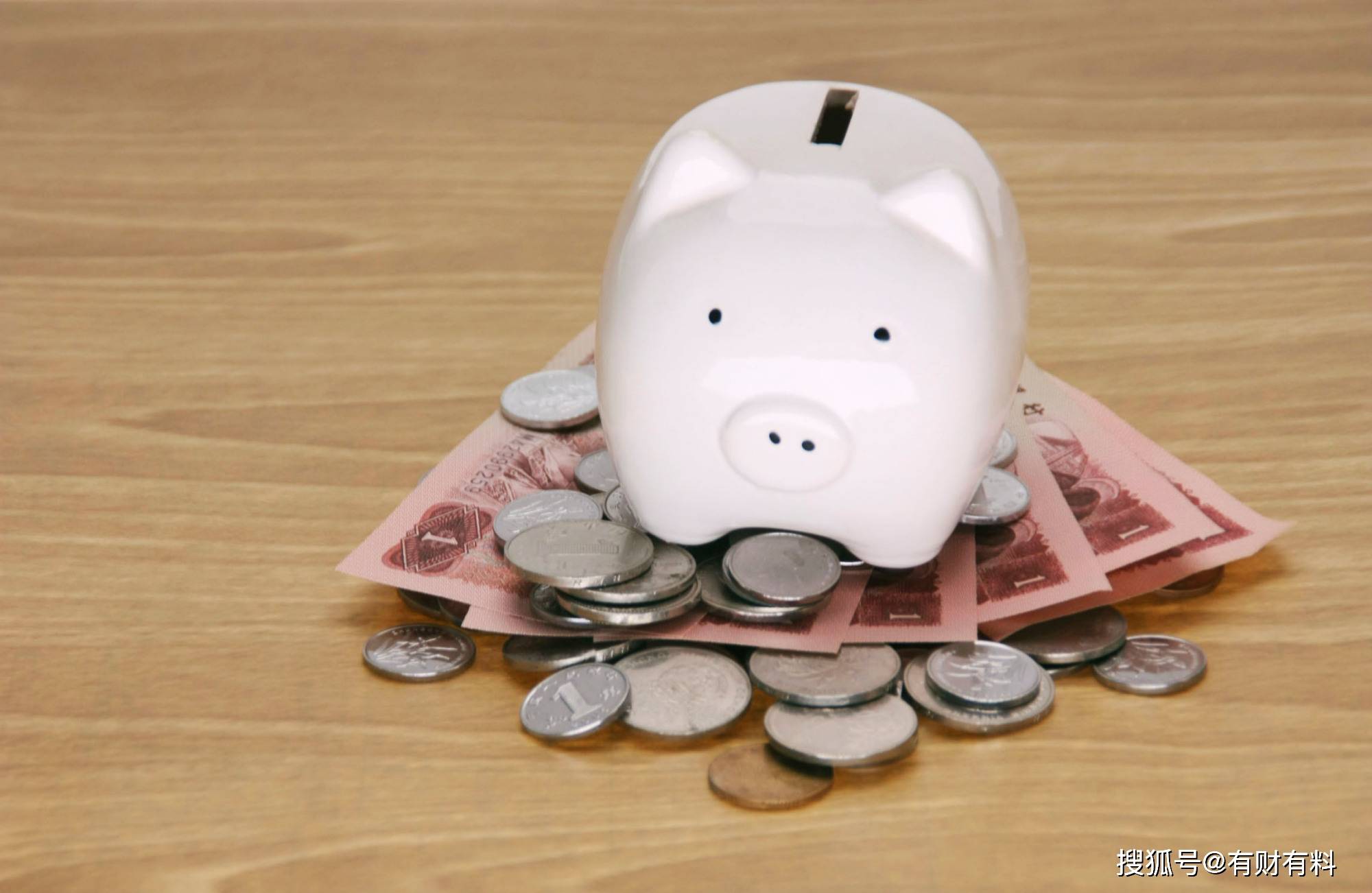 原创 在银行存够多少钱，每月将多一份“工资”钱，我们来对比一下利率1