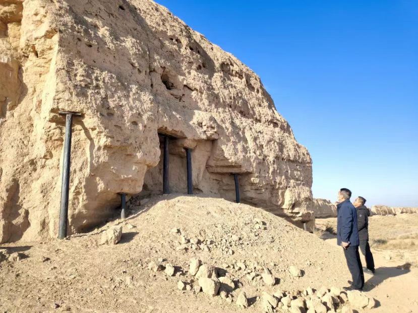 受地震影响 明长城山丹段出现小范围点段坍塌失稳1