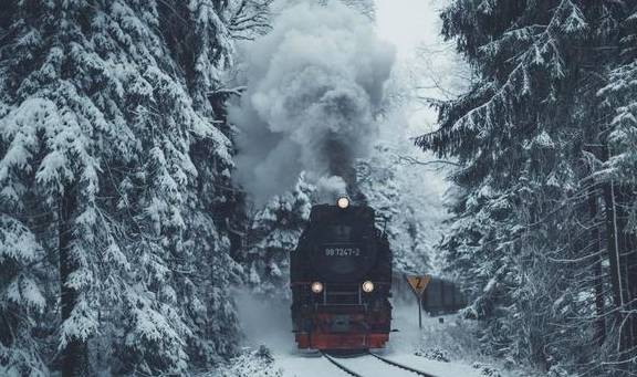 原创 不下雪的降温都是耍流氓!搭国产“雪国列车”,穿着短袖去北极1