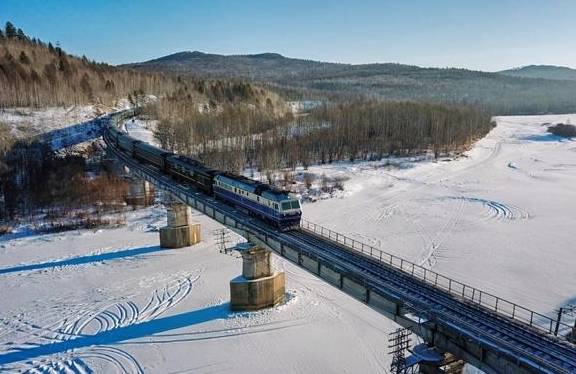 原创 不下雪的降温都是耍流氓!搭国产“雪国列车”,穿着短袖去北极2