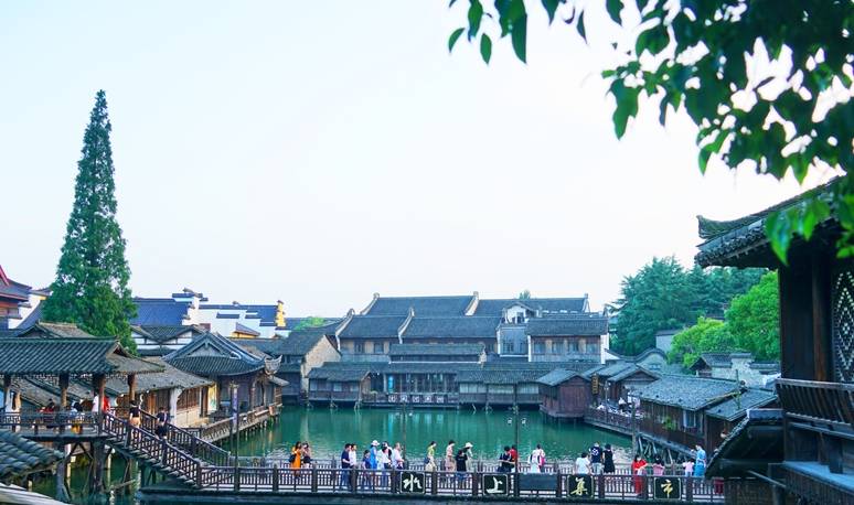 原创 浙江有个6000年的古镇,刘若英黄磊对这里情有独钟,年收入60个亿10