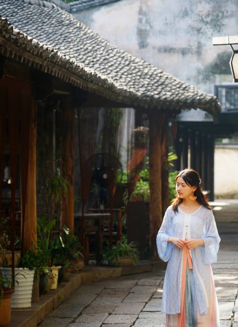 原创 浙江有个6000年的古镇,刘若英黄磊对这里情有独钟,年收入60个亿14