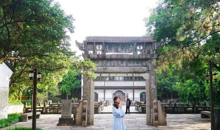 原创 浙江有个6000年的古镇,刘若英黄磊对这里情有独钟,年收入60个亿15