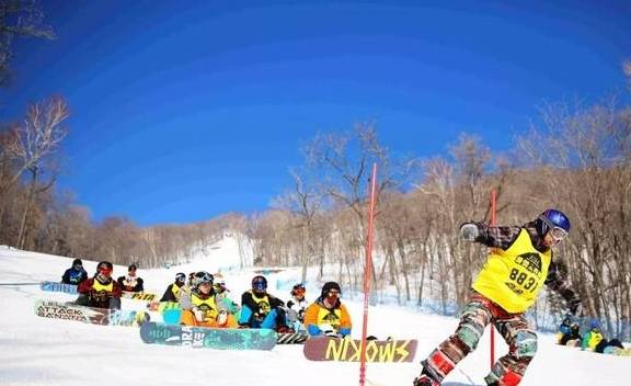 原创 耍一场东北雪,滑雪戏雪、泡暖暖温泉,感受冰火两重天11