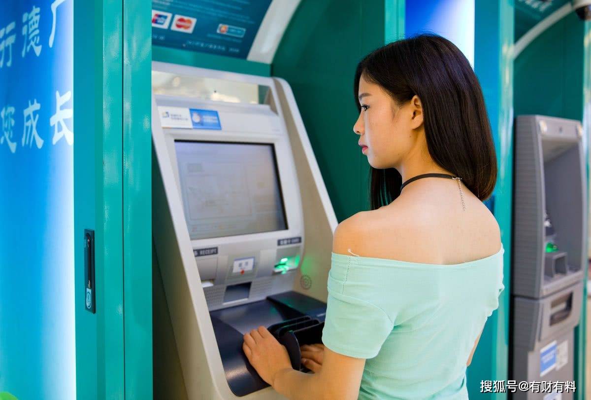 原创 在银行,存款达多少?才相对于每月多一份3000元的“工资”?6