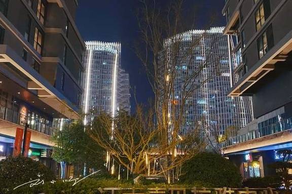 原创 南京南站旁边的“网红”建筑物,原名好难听,游客:幸亏改名了3