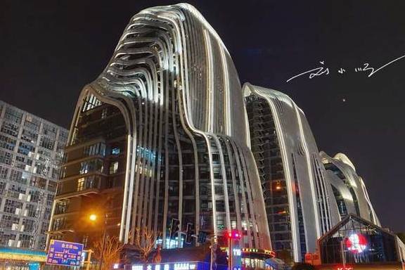 原创 南京南站旁边的“网红”建筑物,原名好难听,游客:幸亏改名了4