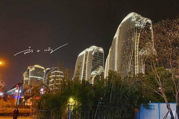 原创 南京南站旁边的“网红”建筑物,原名好难听,游客:幸亏改名了7