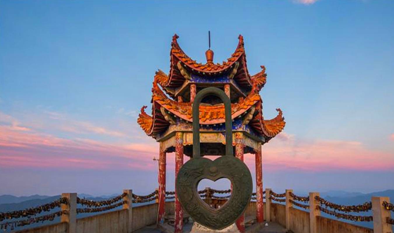 洛阳有座被称为自然博物馆的大山，山中有棵银杏树王，已2300多年1