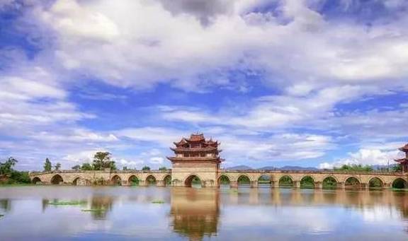 原创 烟雨建水,浪漫芳华……尽在滇越铁路边沿的四座边城!3