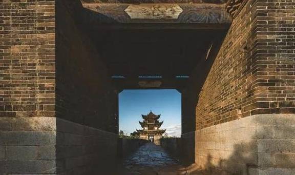 原创 烟雨建水,浪漫芳华……尽在滇越铁路边沿的四座边城!8