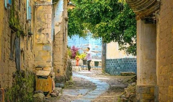 原创 烟雨建水,浪漫芳华……尽在滇越铁路边沿的四座边城!20