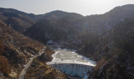 原创 自驾游山东海拔最高村泰安蒿滩村,欣赏天然形成的冰瀑奇观1