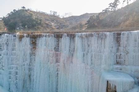 原创 自驾游山东海拔最高村泰安蒿滩村,欣赏天然形成的冰瀑奇观11