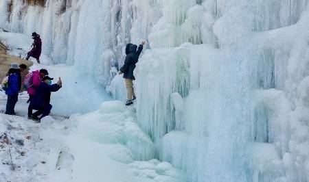 原创 自驾游山东海拔最高村泰安蒿滩村,欣赏天然形成的冰瀑奇观13