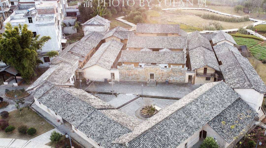 原创 龙南田野里的心形围屋,没关西围大,没西昌围老,至今仍有人居住6