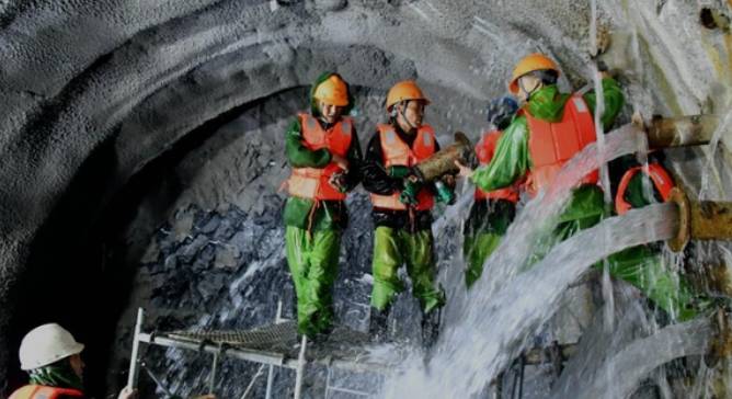 原创 云南是真的“难”,一条隧道难倒了中国基建,花费2年才挖了156米1