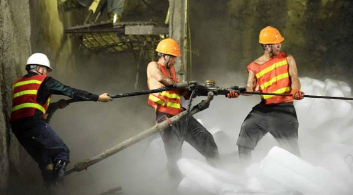 原创 云南是真的“难”,一条隧道难倒了中国基建,花费2年才挖了156米3