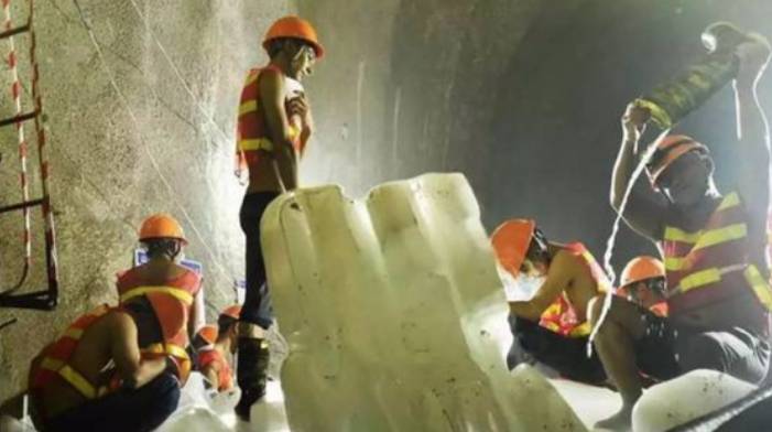 原创 云南是真的“难”,一条隧道难倒了中国基建,花费2年才挖了156米5