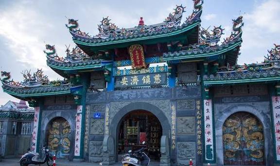 原创 一天一个热搜，这么小清新的地方，竟然能拍出年度第一狗血神剧？10