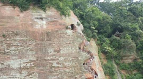 原创 当年,乐山大佛胸前发现隐藏密室,专家打开后,验证千年传说4