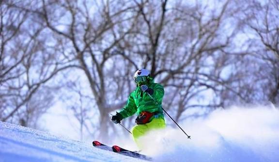 原创 杭州最大室外滑雪场,面积10万平方米,是2021年最佳旅行地5