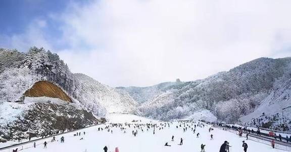 原创 杭州最大室外滑雪场,面积10万平方米,是2021年最佳旅行地6