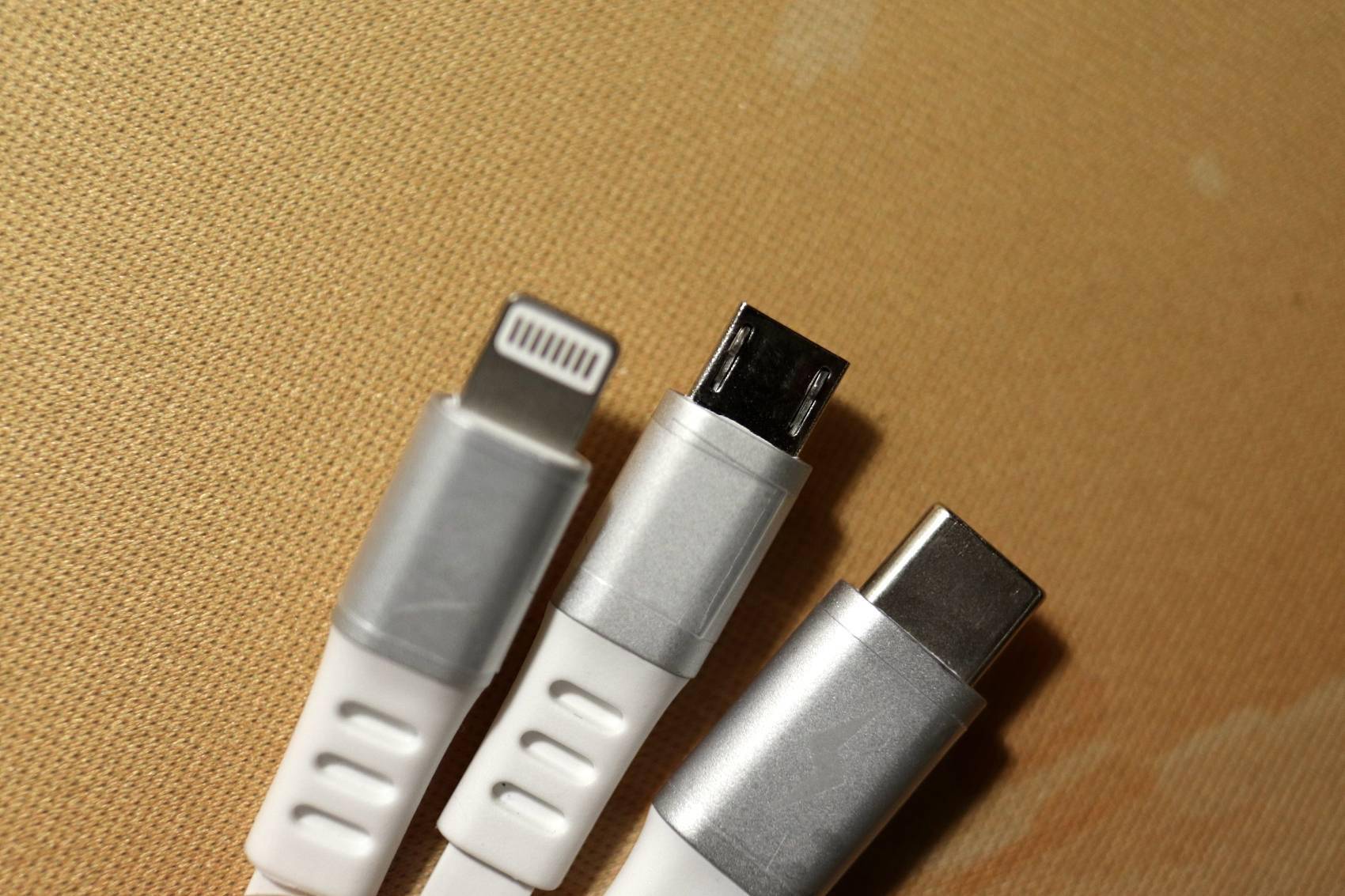 丁磊给自媒体道歉,统一接口引争议,苹果数据线年入20亿美元1