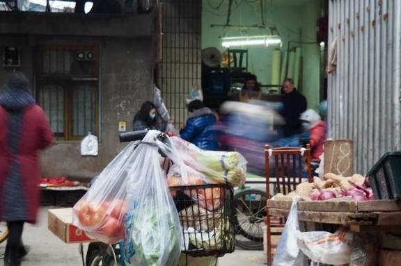 原创 双桥路腹地，生长出一个野生菜市12