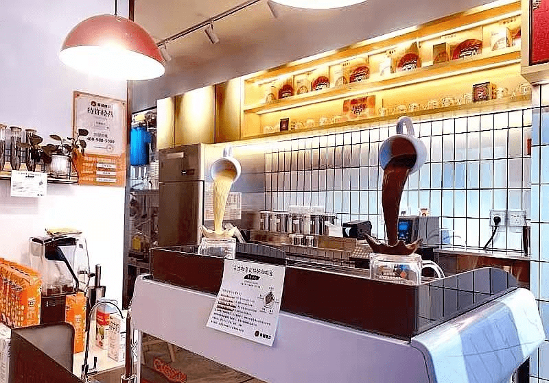 现磨咖啡5元一杯，蜜雪冰城讨好小镇青年1