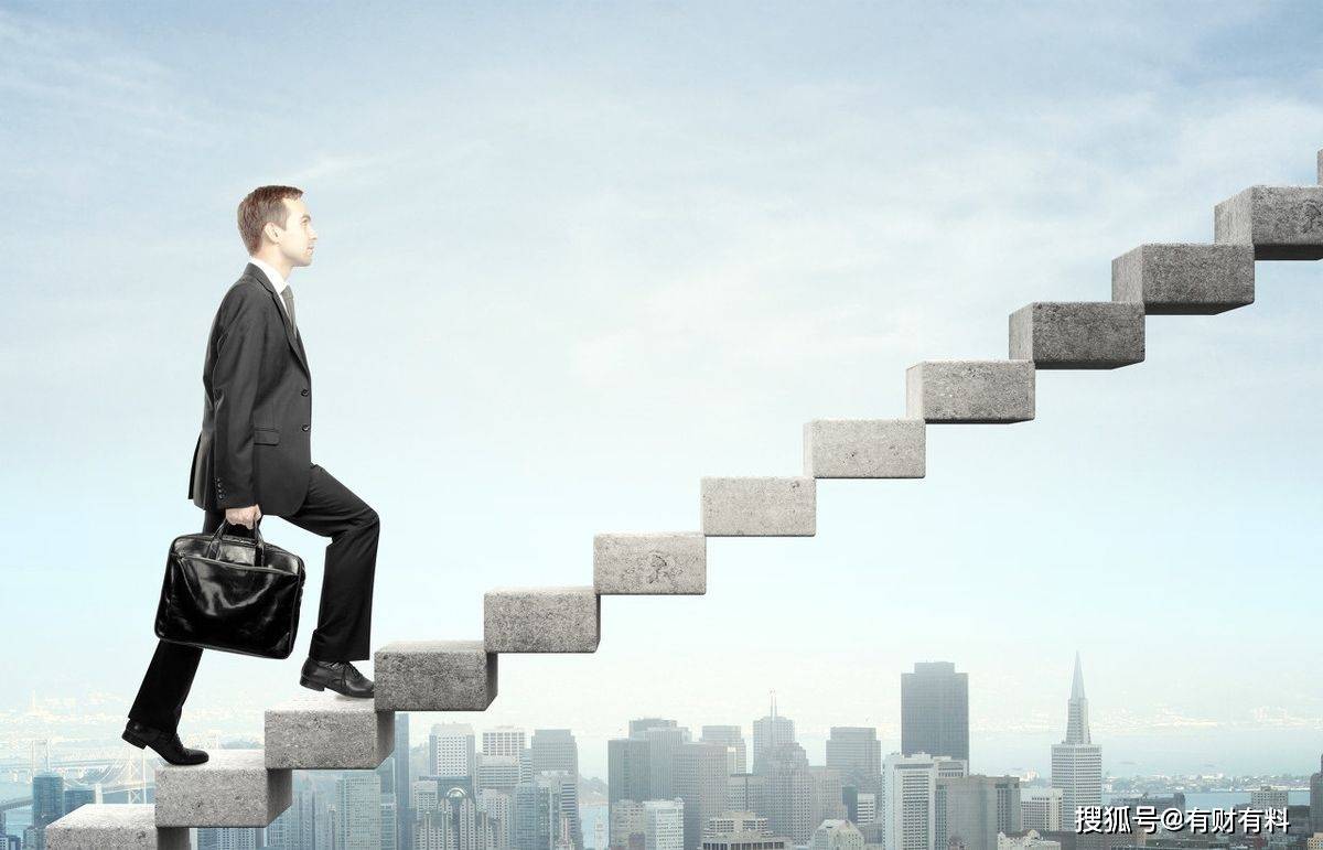 原创 普通人抱怨“赚不到钱”,企业表示“没钱赚”,那钱被谁赚走了?5