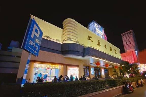 原创 南京新街口“最古老”的建筑，虽然很破旧，但任何开发商都拆不起3