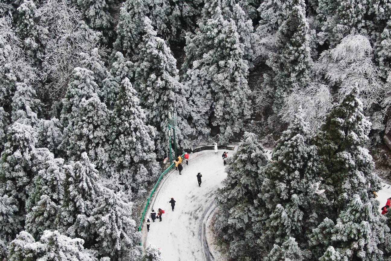 原创 南岳衡山的雾凇璀璨夺目,每年都有这些攻略不可错过2