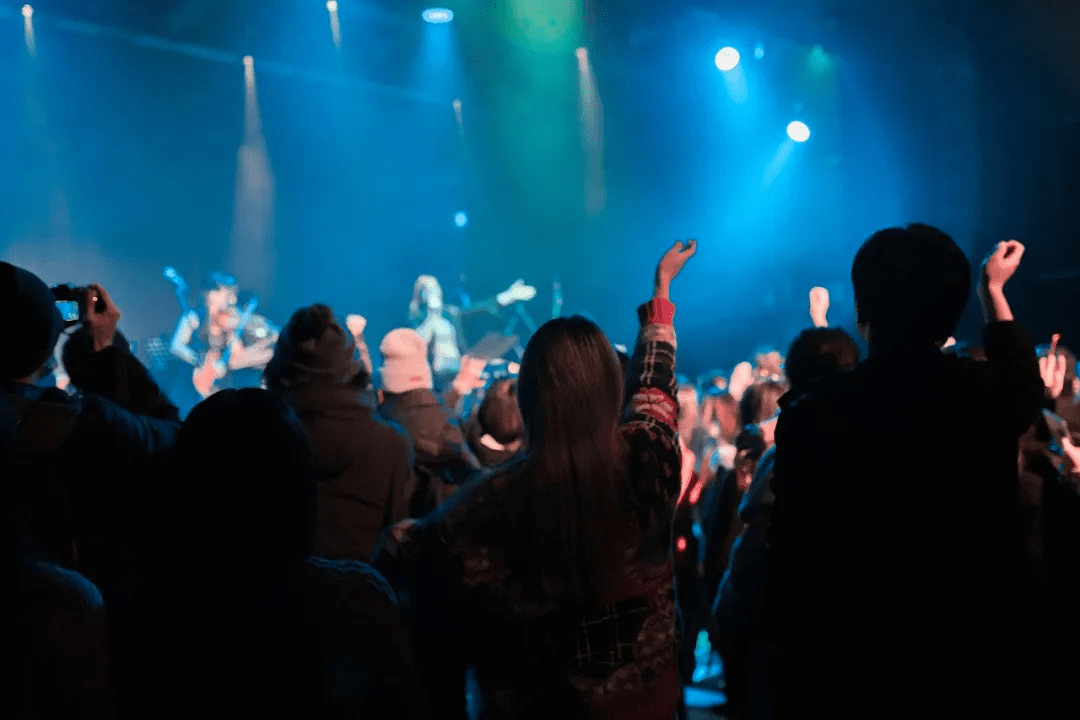 从小酒馆到喝酒蹦迪式听音乐，年轻人找寻新娱乐场景2