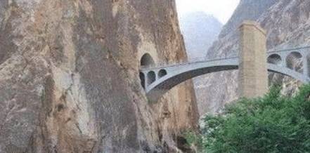 原创 一公里一条人命,2000多位战士用生命铸造,修建川藏公路有多难?6