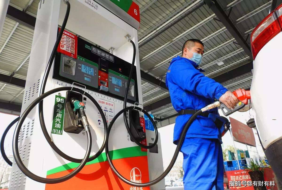 原创 2022年迎来“第一涨”!加满一箱要多花13元,今年油价会怎么走?2