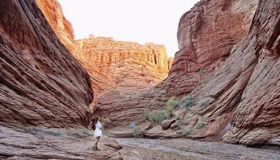 原创 位于新疆的这个峡谷，颜色如火，可媲美美国羚羊谷24