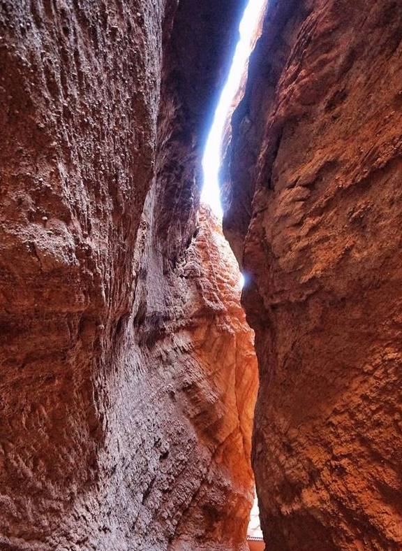 原创 位于新疆的这个峡谷，颜色如火，可媲美美国羚羊谷27