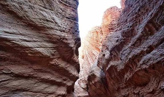 原创 位于新疆的这个峡谷，颜色如火，可媲美美国羚羊谷35