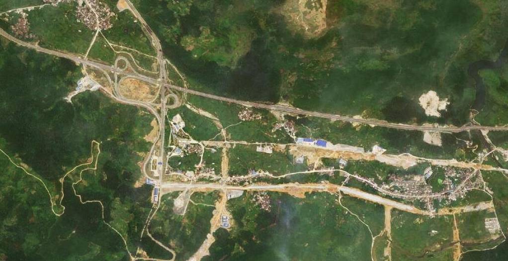 原创 贵州黔东南州最南的县,拥有高铁站,却距离县城约30公里5