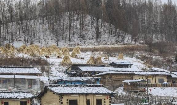 原创 白山抚松藏着个“木屋村落”,落泪的风景连绵,去这里返璞归真吧9