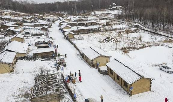 原创 白山抚松藏着个“木屋村落”,落泪的风景连绵,去这里返璞归真吧10